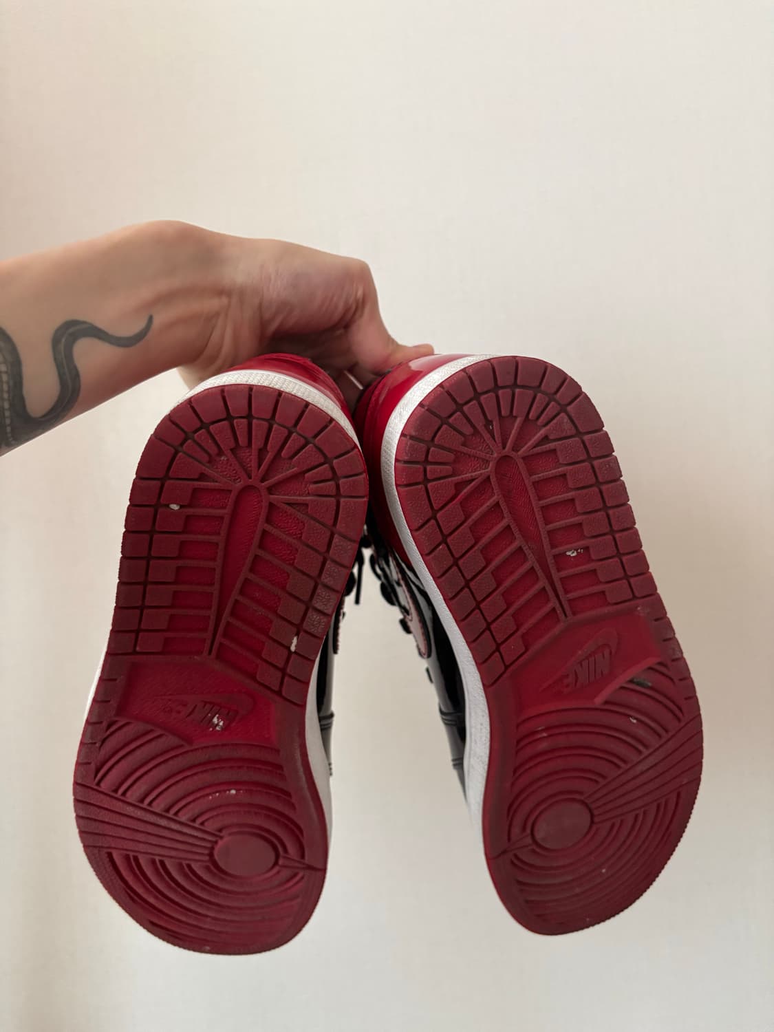 나이키 조던1 레트로 하이 OG 페이턴트 브레드 상품이미지4