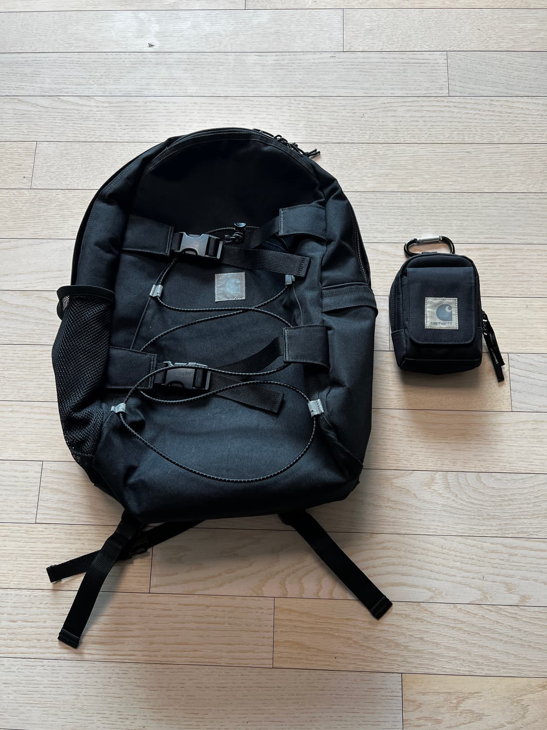 칼하트 WIP 리플렉티브 킥플립 백팩 & 스몰 백 세트 상품이미지1