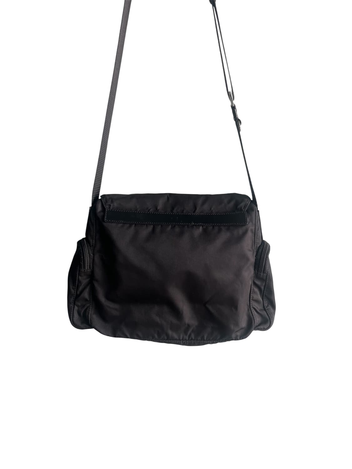 [OS] 프라다 포코노 리나일론 멀티 포켓 버클 크로스백 상품이미지4