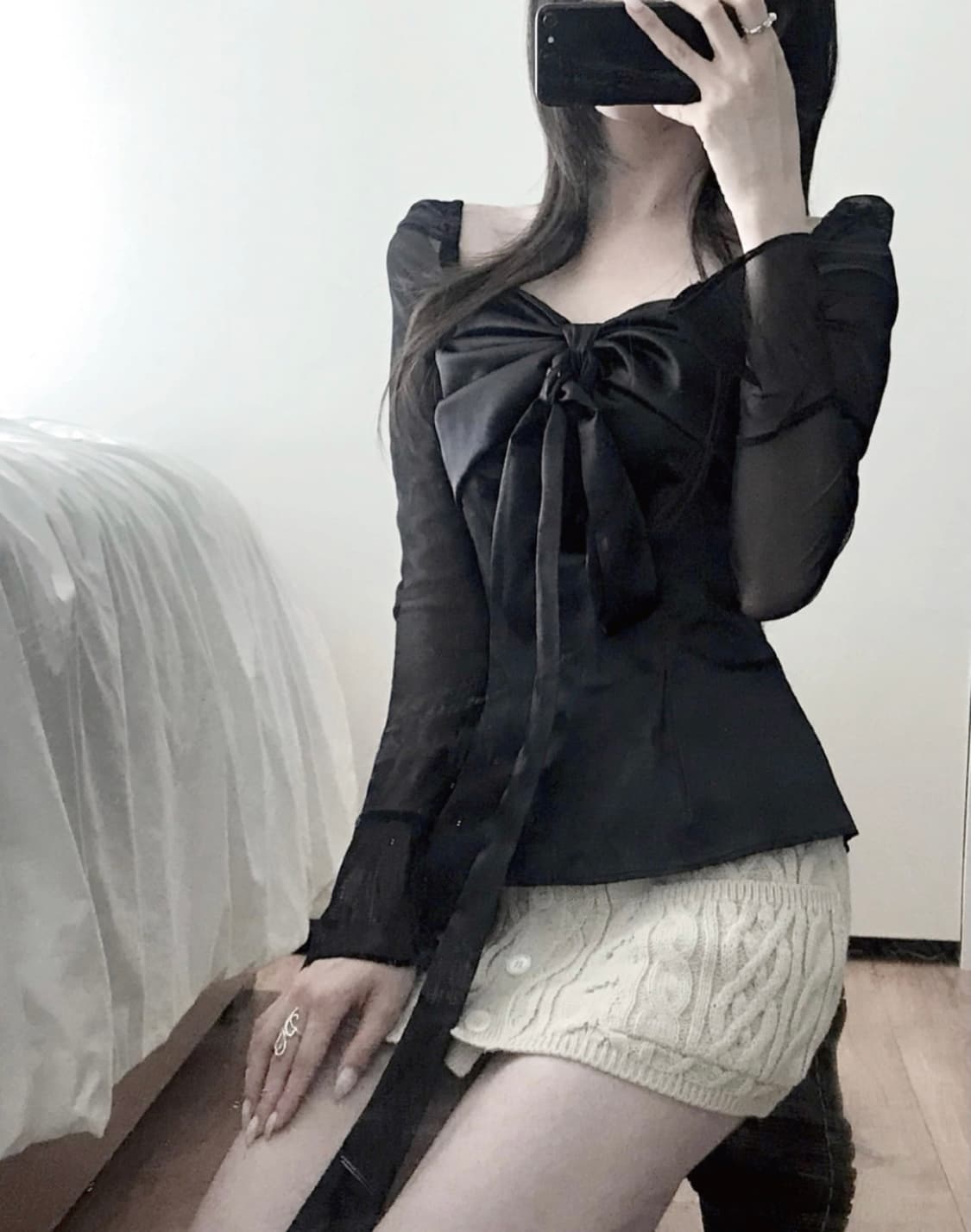 힐다 고희 실키 스완블라우스 블랙 상품이미지1