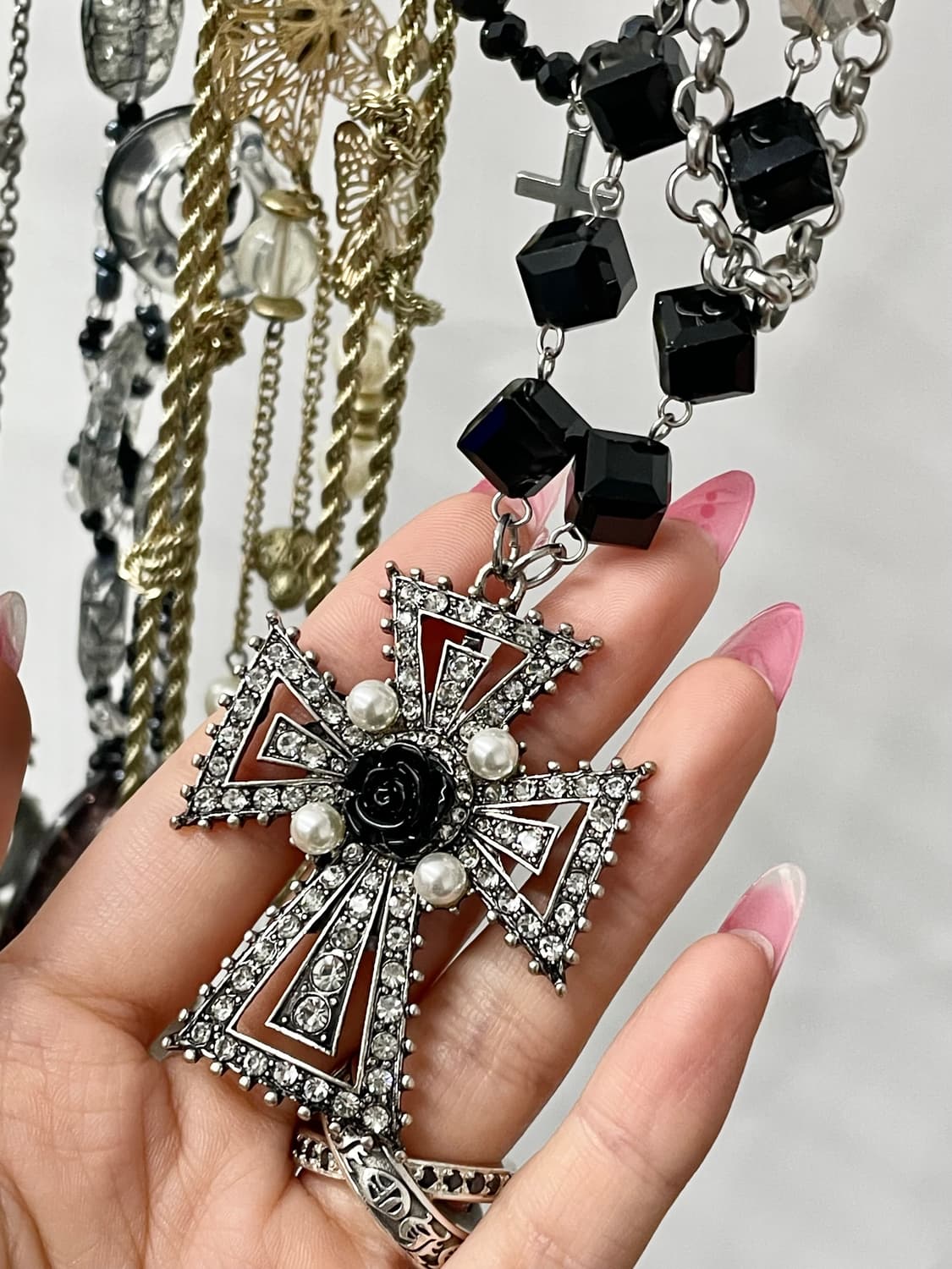 고딕 십자가 큐빅 로즈 레이어드 네크리스 상품이미지2
