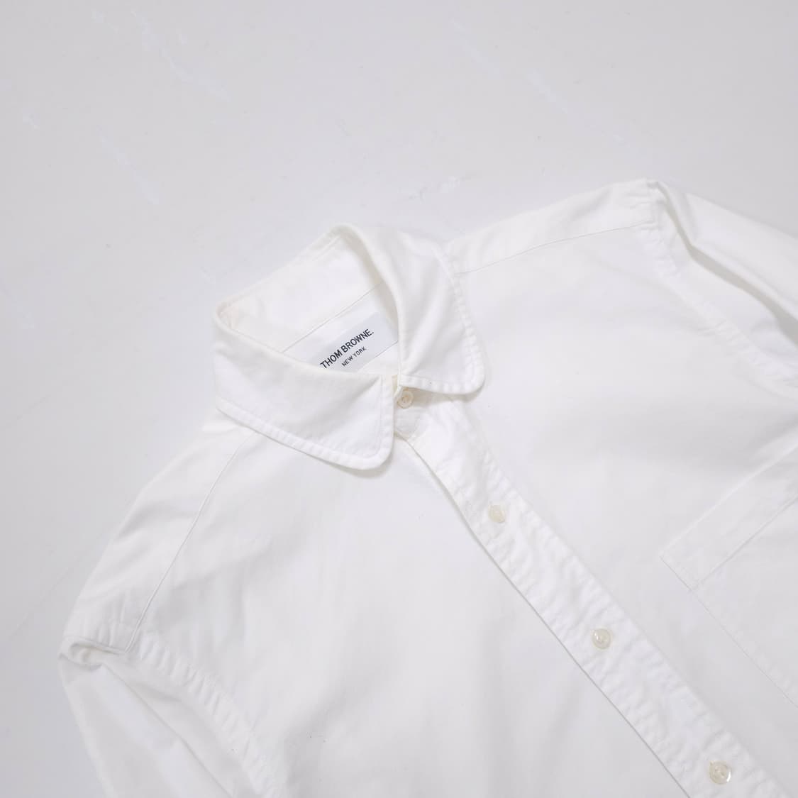 톰브라운 삼선 탭 셔츠 상품이미지2