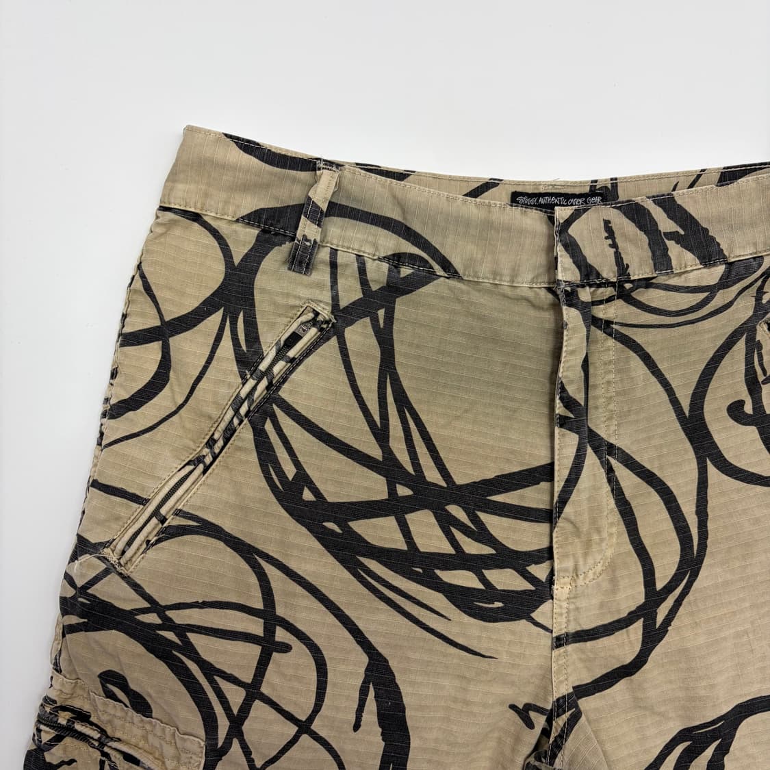 스투시 퓨츄라 패턴 반바지 팬츠 상품이미지2