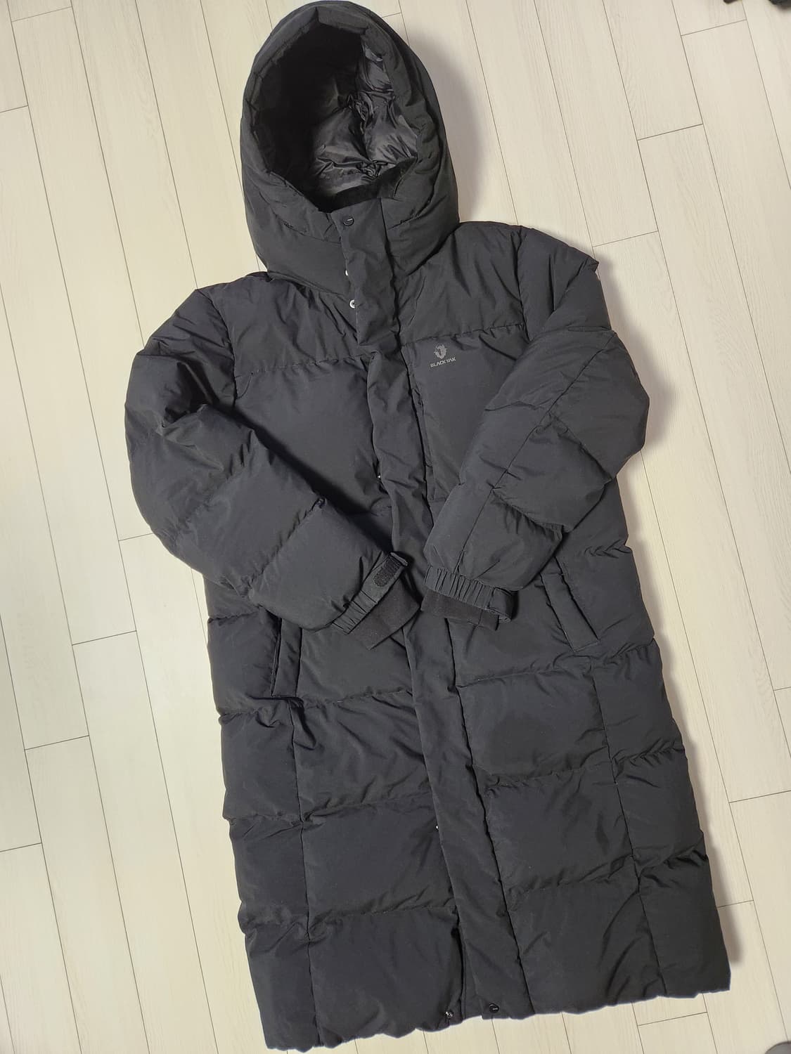 새상품급)블랙야크 24년 아이유 남녀공용 방풍 기능성 롱패딩 L크로노스롱 상품이미지2