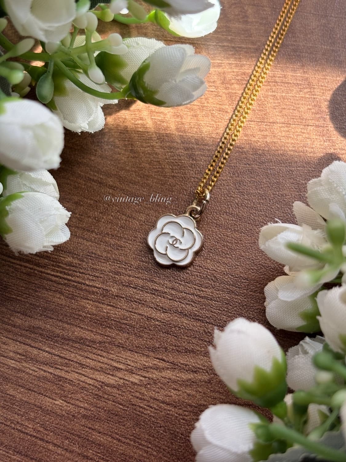 화이트) 샤넬 쁘띠 까멜리아 골드 목걸이 상품이미지1