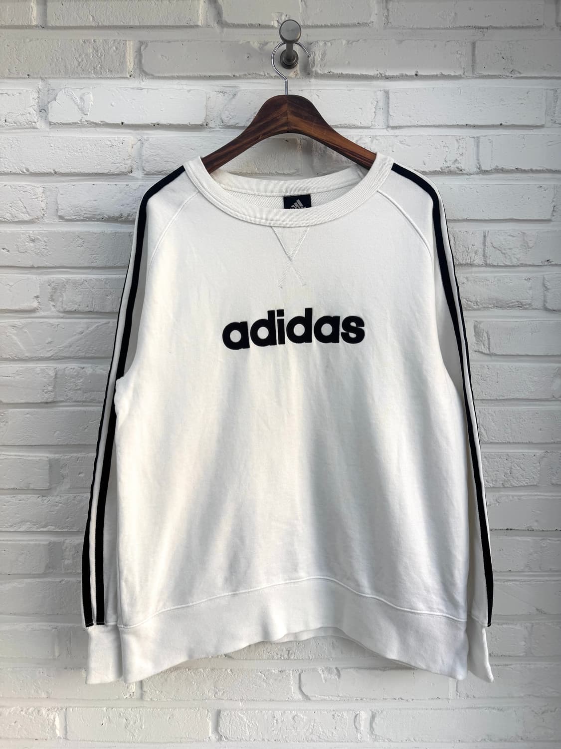 아디다스 화이트 블랙 삼선 스웻셔츠 상품이미지3