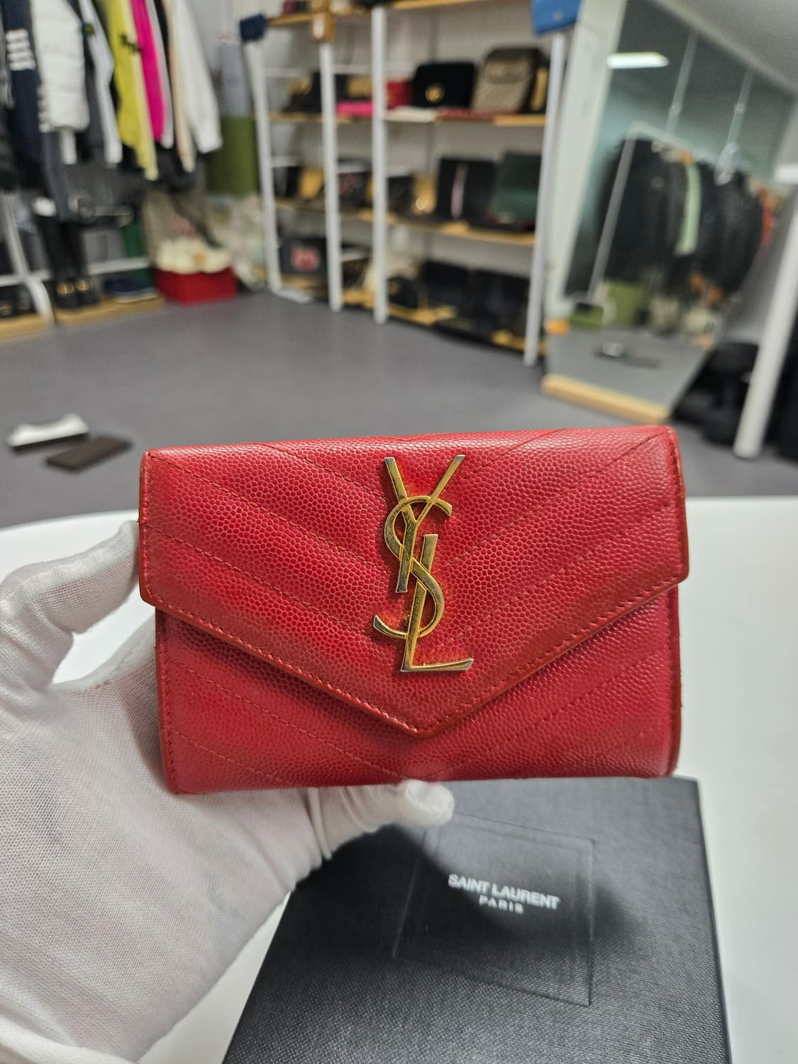 [50%할인] 입생로랑 엔벨로프 반지갑 상품이미지1