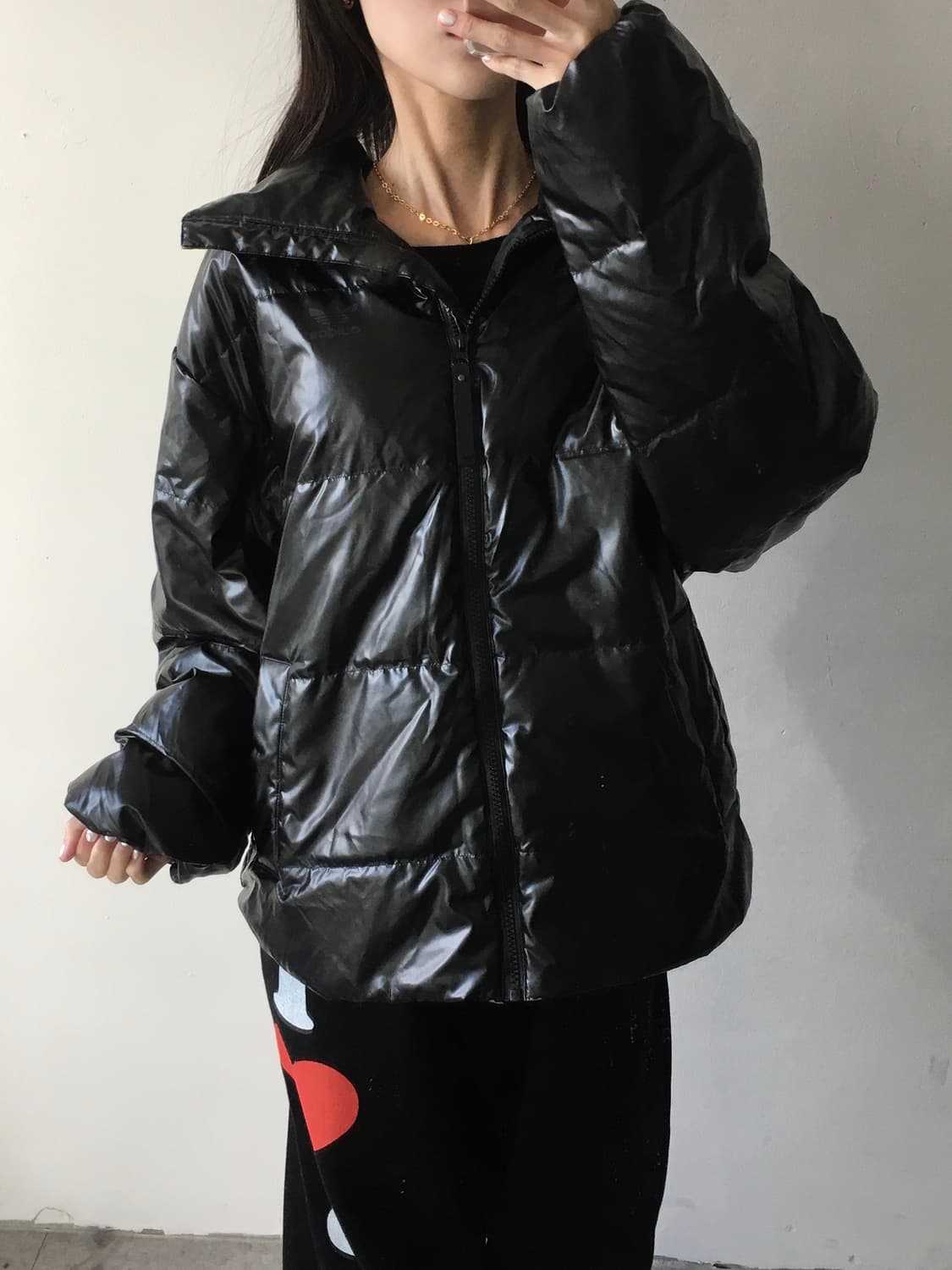 아디다스 글로시 백로고 패딩자켓 상품이미지1