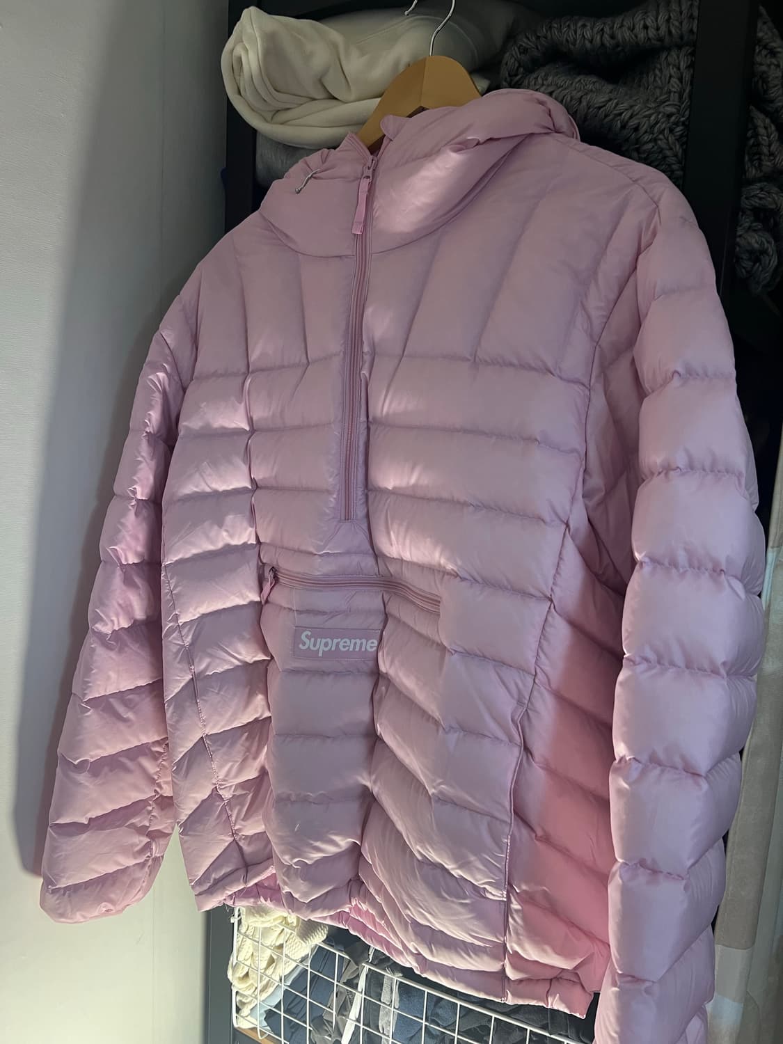 슈프림 후드 경량패딩 핑크 S 상품이미지3