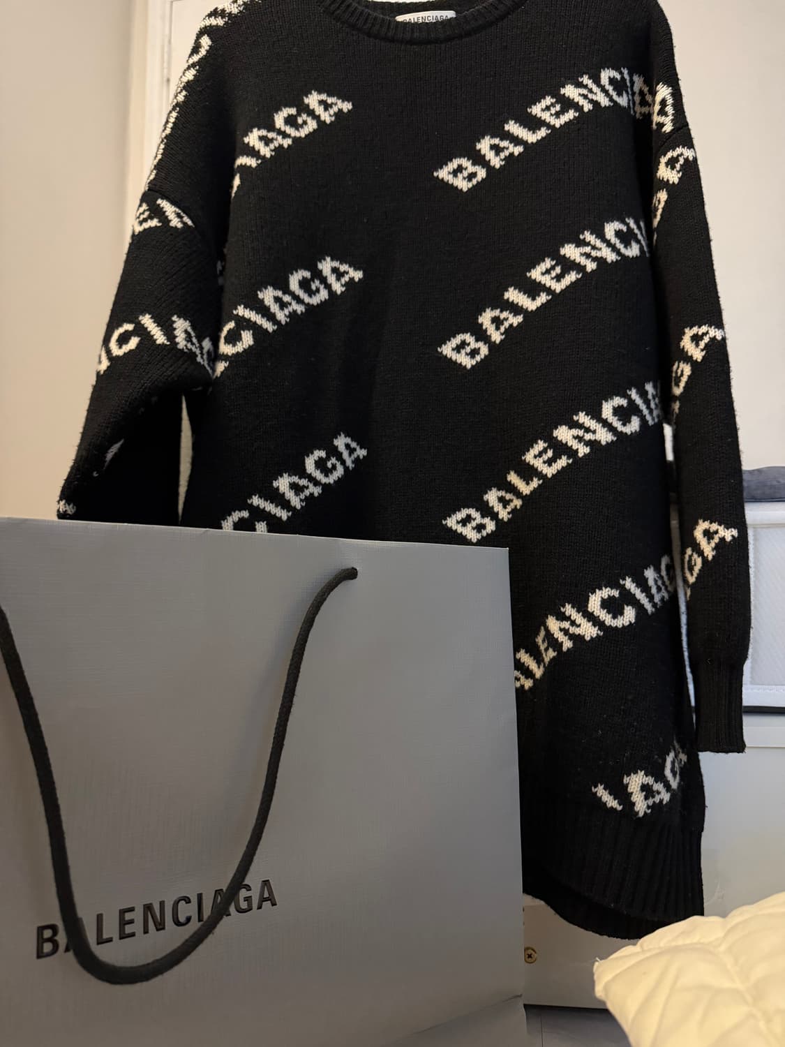 발렌시아가 니트 상품이미지1