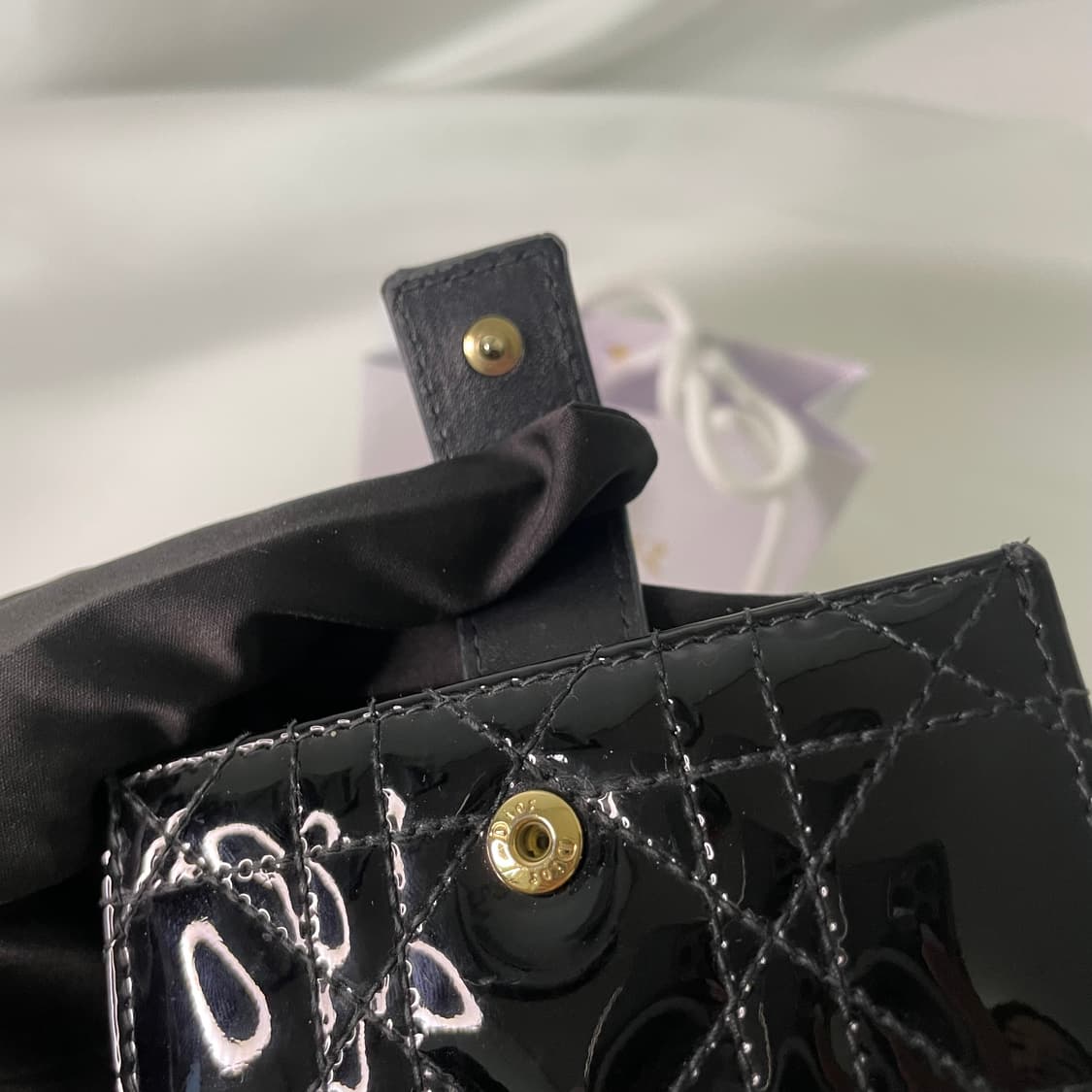 디올 레이디 페이던트 아코디언 카드지갑 블랙 +쇼핑백 포함 상품이미지6