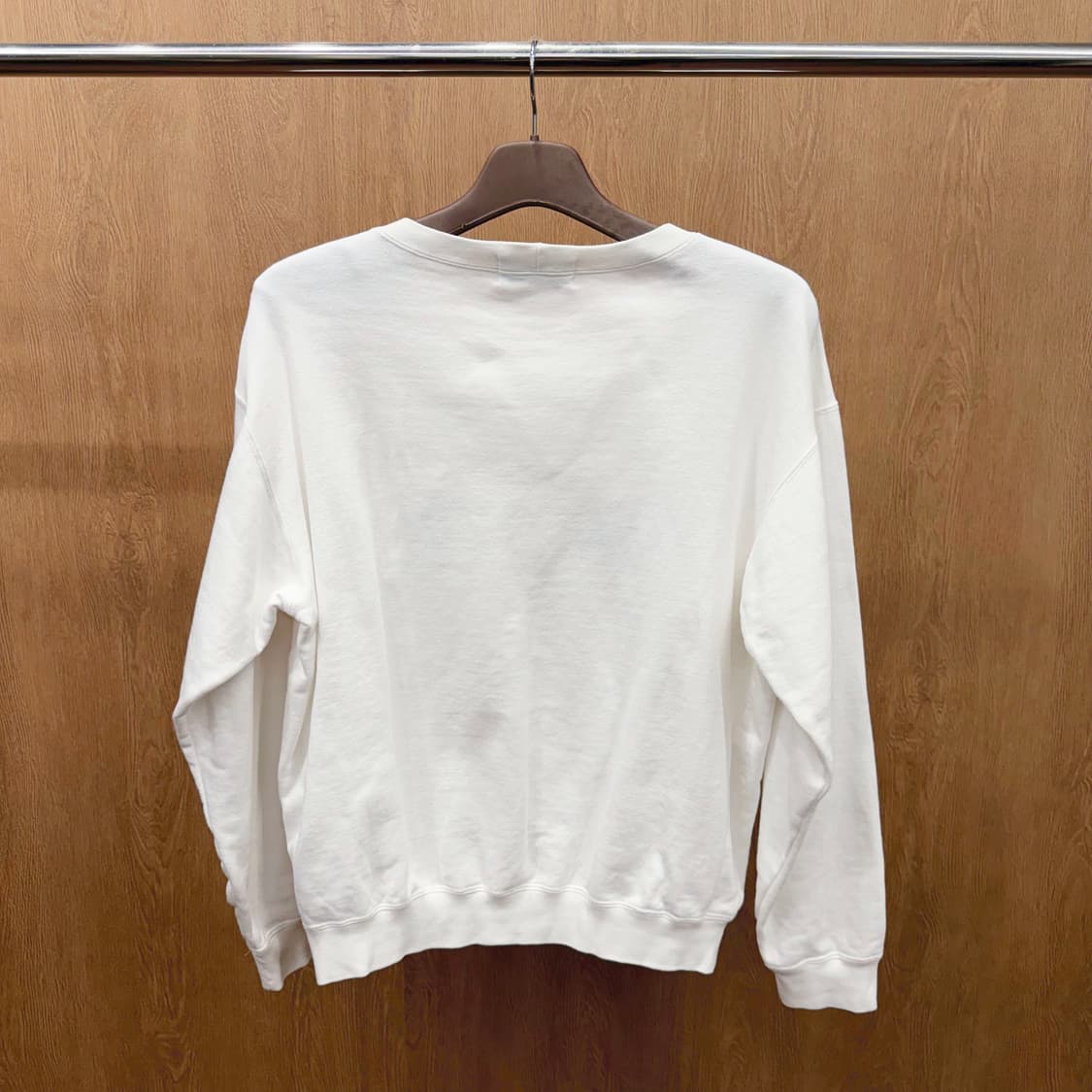 버버리 코튼 긴팔 맨투맨 마린 플래그 자수 디테일 레귤러핏 아이보리 상품이미지3