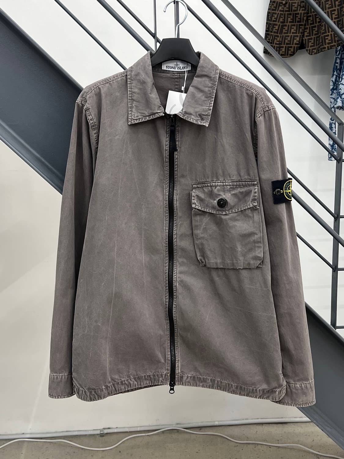 스톤아일랜드 와펜 올드이펙트 다크브라운 오버셔츠 상품이미지1