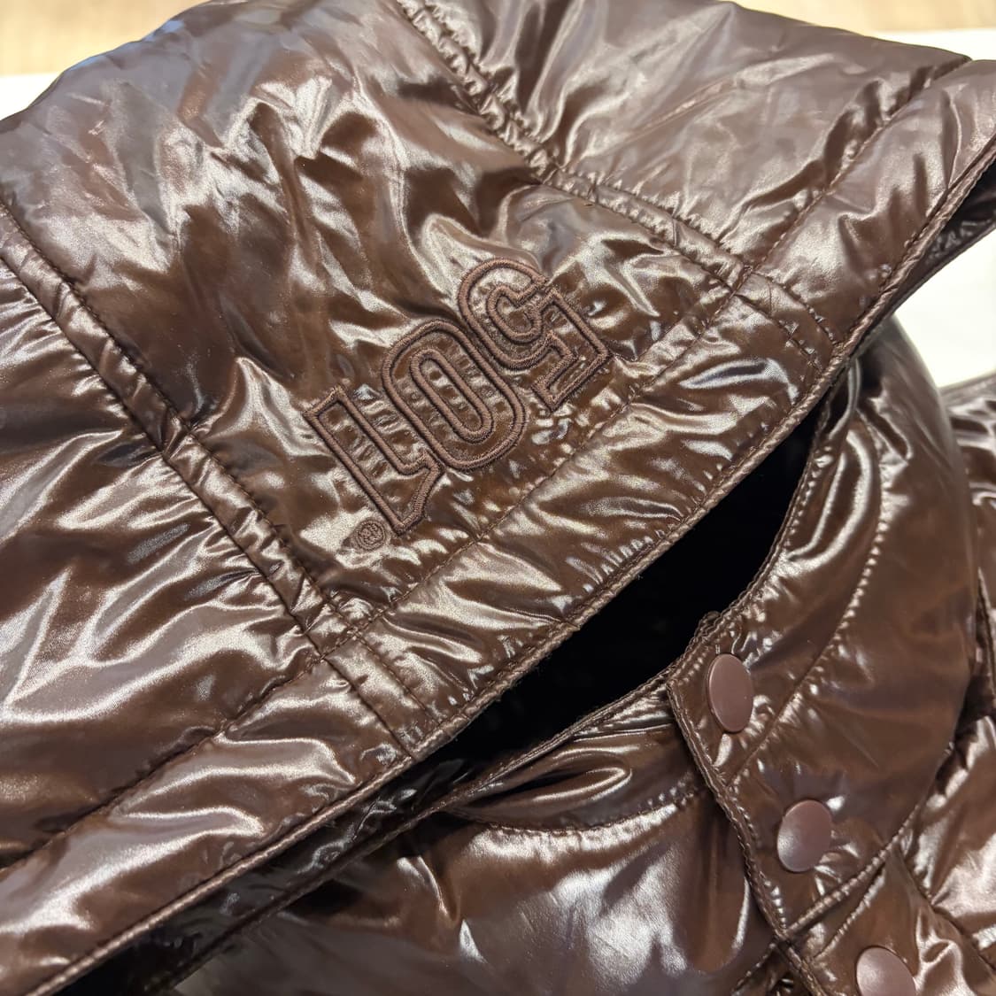 [165] 리바이스 우먼 유광 브라운 후드 패딩 조끼 B632 상품이미지4