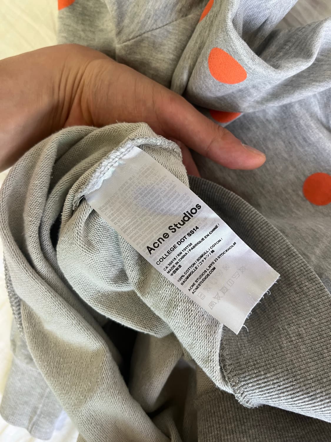 아크네 스튜디오 도트 맨투맨 상품이미지4