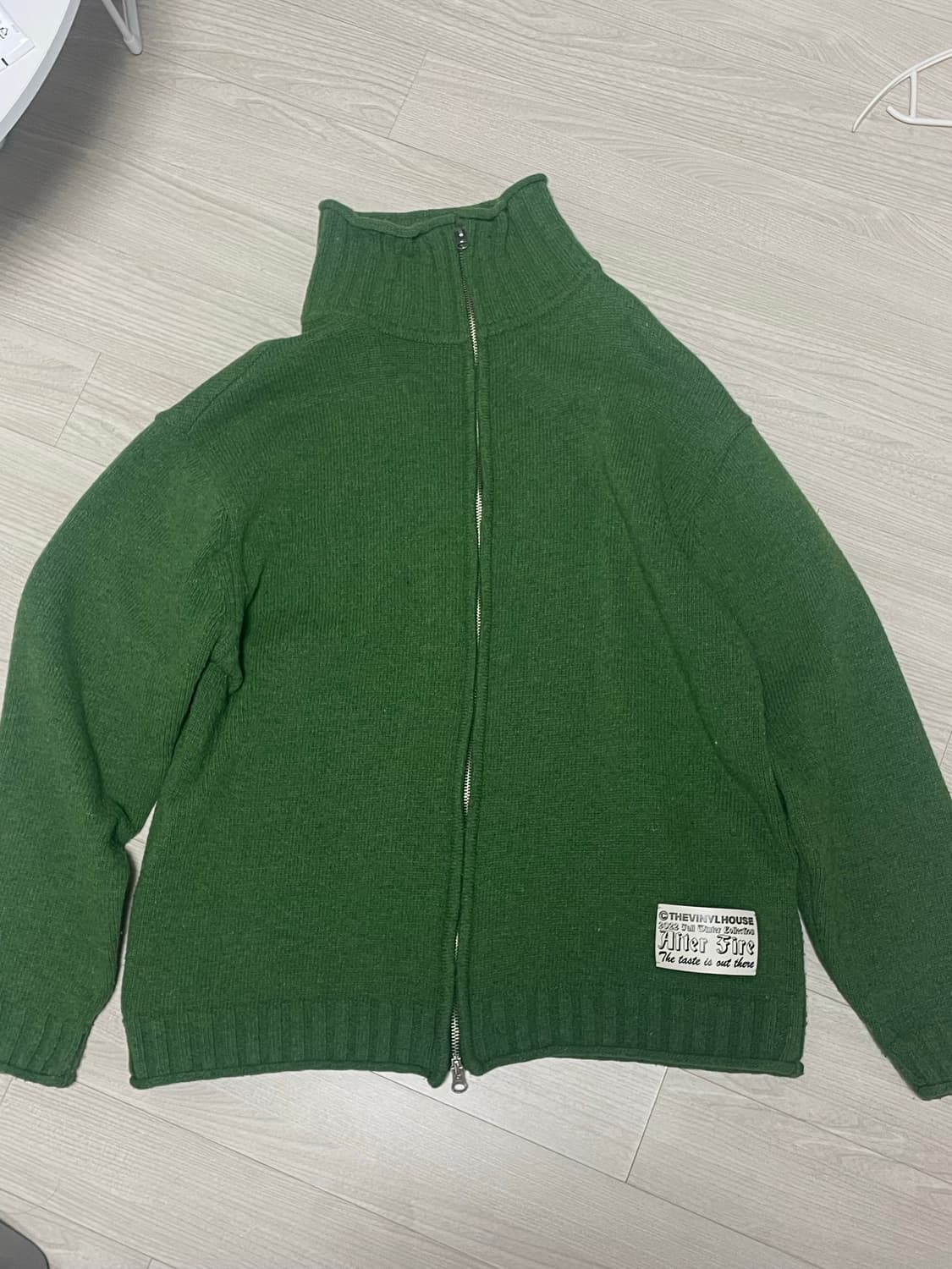 더바이닐하우스 니트 짚업 상품이미지2