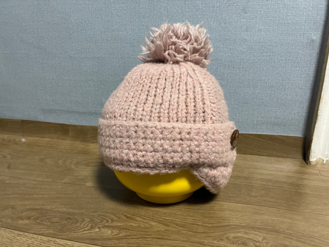 비비안웨스트우드 이어플랩 방울 비니 핑크 상품이미지1