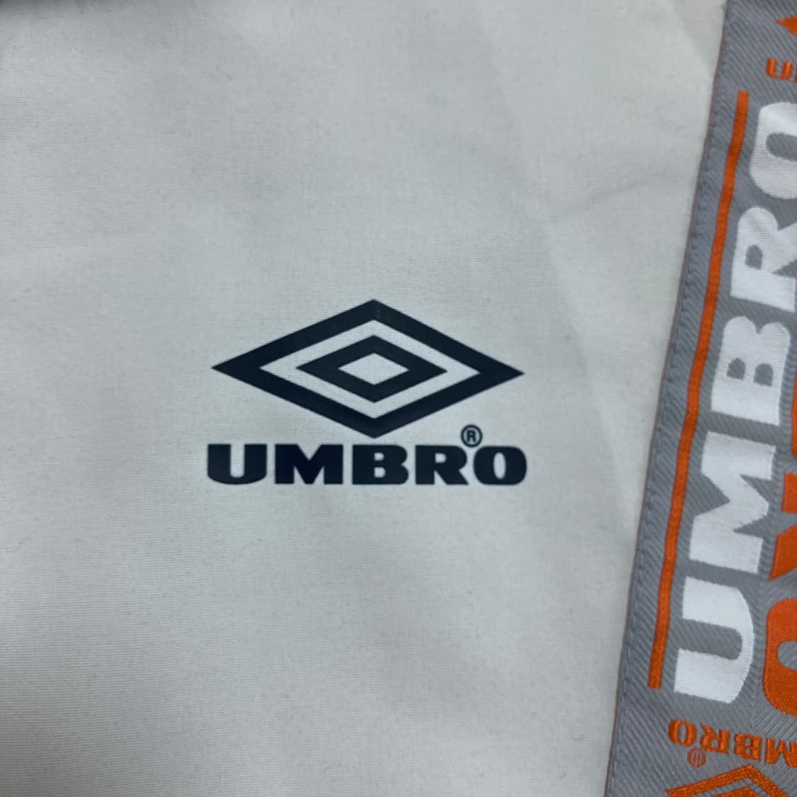 엄브로 스몰 로고 믹스 컬러 바람막이 아노락 상품이미지2