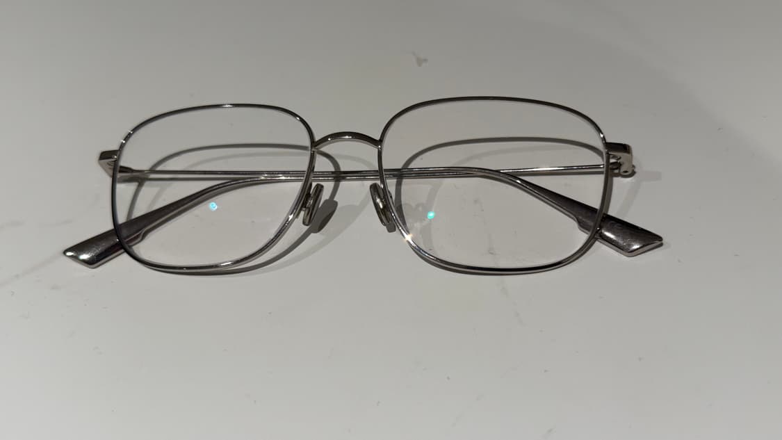 디올 은색 안경 팝니당  상품이미지1