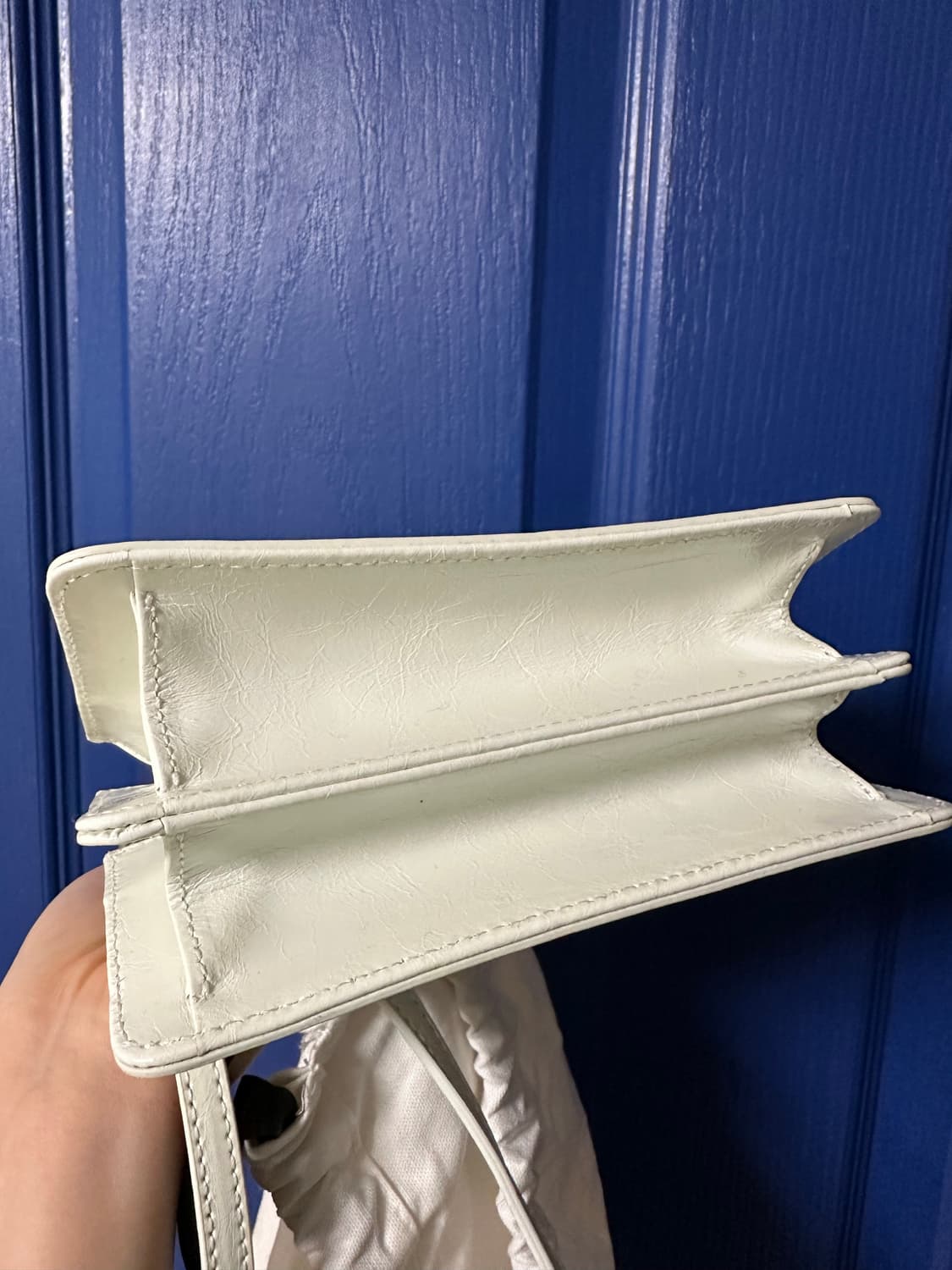 마지셔우드 그랜마 미니백 화이트 크랙레더 상품이미지5