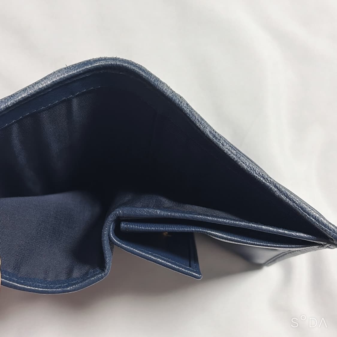 미우미우 마테라쎄 반지갑 네이비 상품이미지8