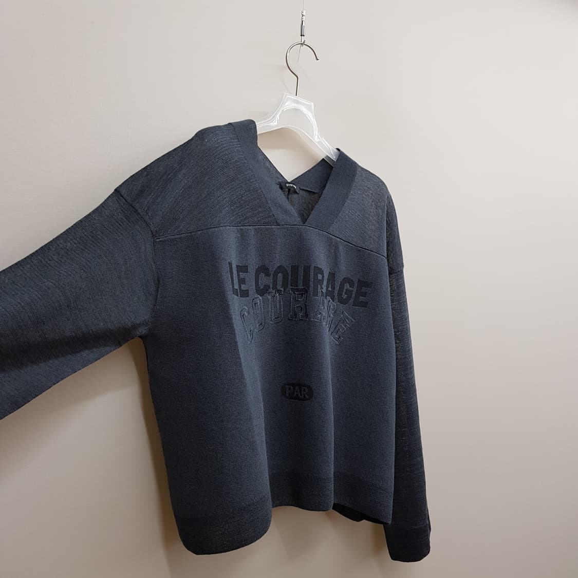 한섬 시스템 2023 레터링 브이넥 루즈핏 니트 F사이즈 상품이미지3