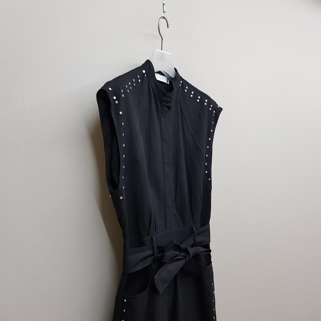 이로 2023 스터드 디테일 벨티드 점프수트 34사이즈(택달린 새제품) 상품이미지4