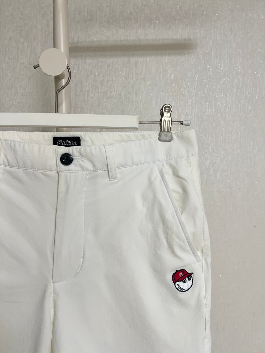 Malbon Golf 말본 골프 버킷 캐릭터 자수 쇼츠 화이트 (32) 상품이미지2