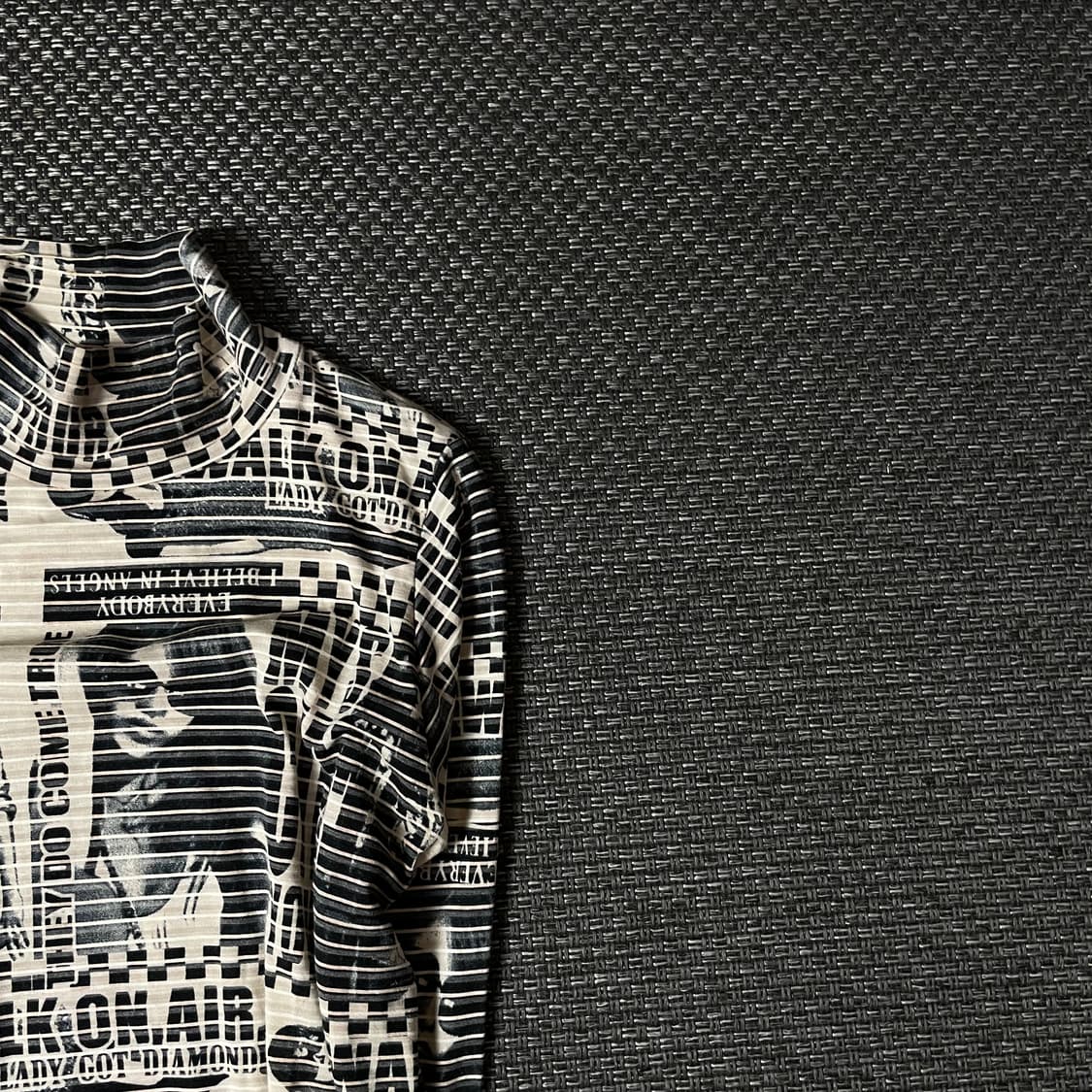 빈티지 스트라이프 텍스쳐 프린팅 반폴라 긴팔 티셔츠 상품이미지3