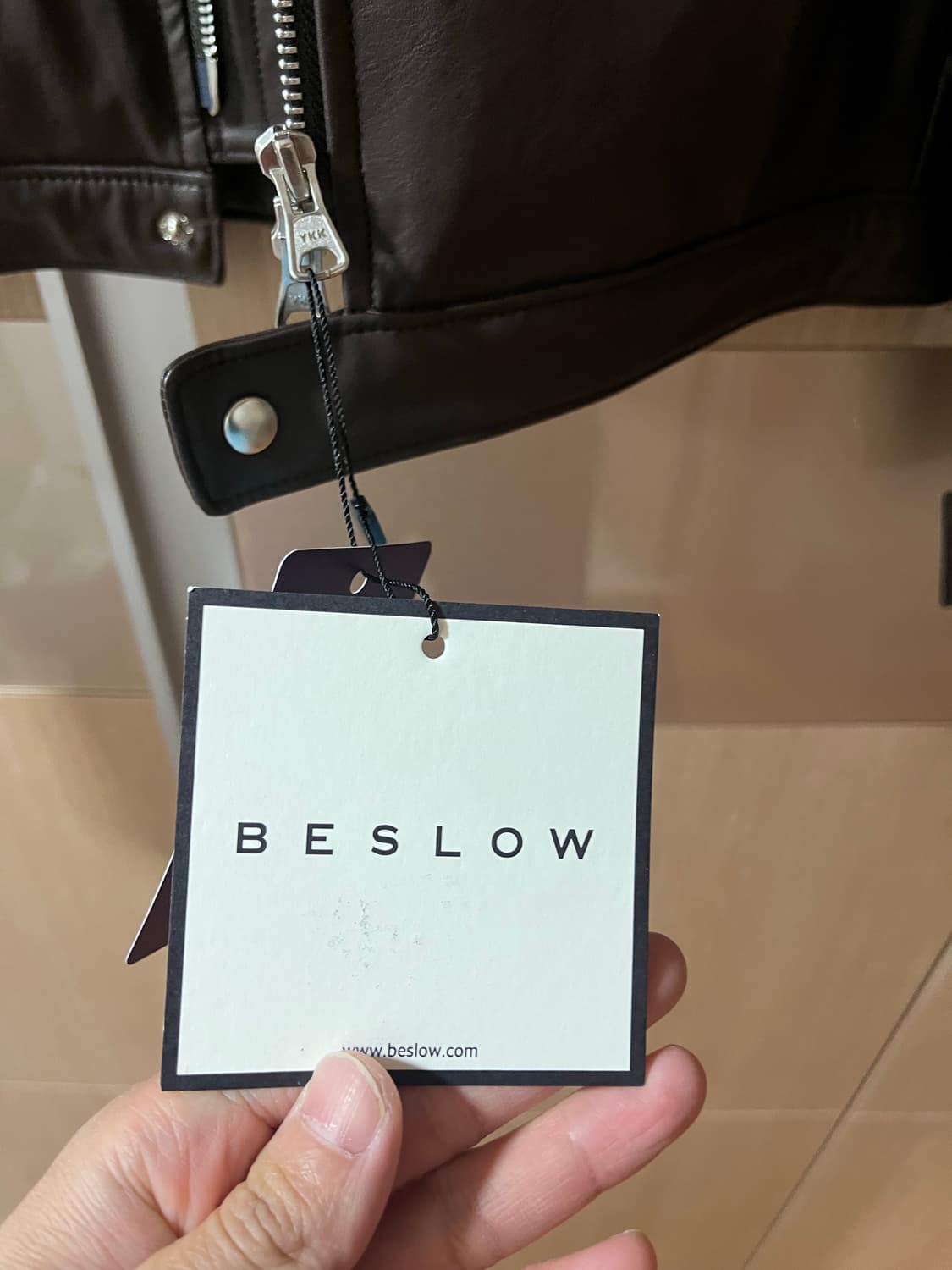 비슬로우 비건 레더 자켓 다크브라운 S 새상품 팝니다 상품이미지3