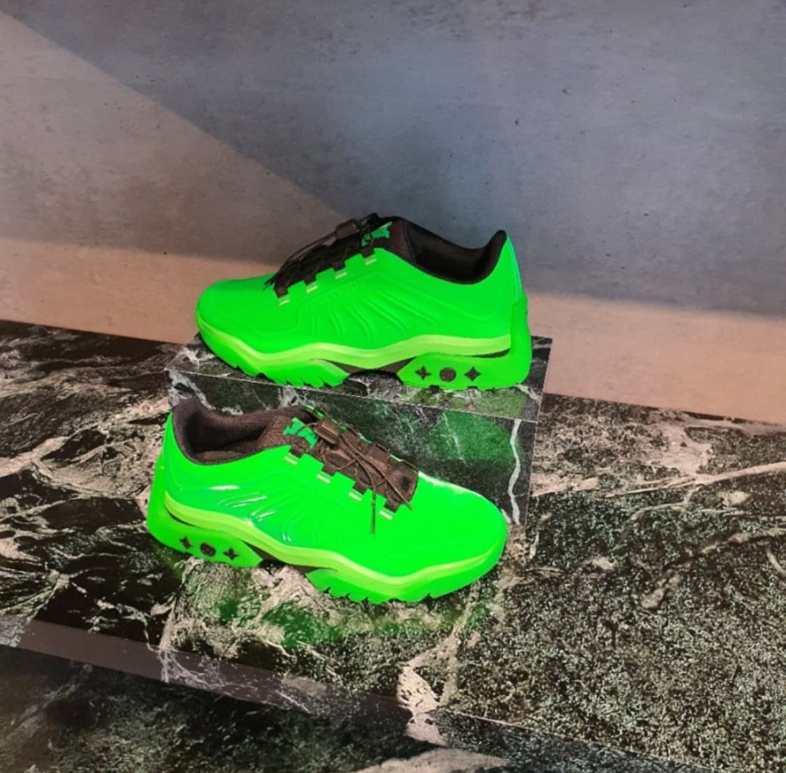 루이비통 모노그램 밀레니엄 스니커즈 us9.5 국내판 상품이미지6