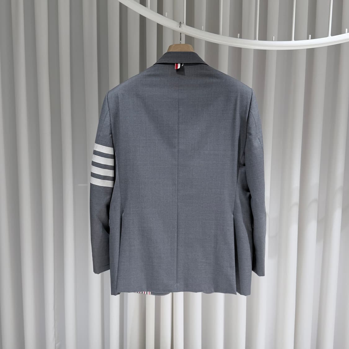 (A+/3,2) / 톰브라운 사선완장 수트 정장 셋업 미드그레이 상품이미지3