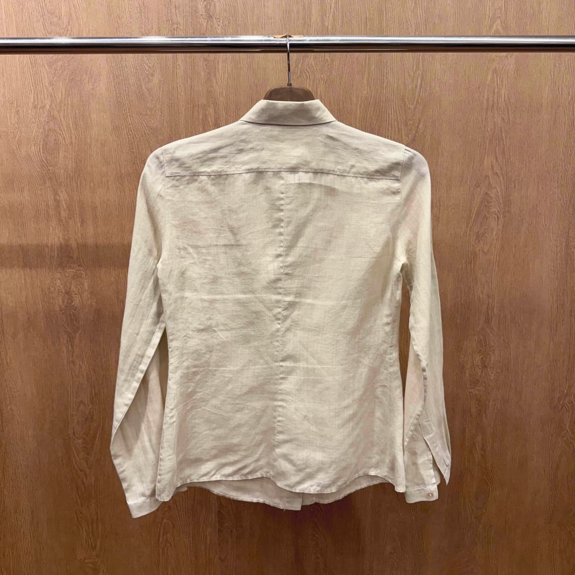 아르마니 익스체인지 라운드 패널 버튼업 셔츠 절개 라인 디테일 베이지 상품이미지3