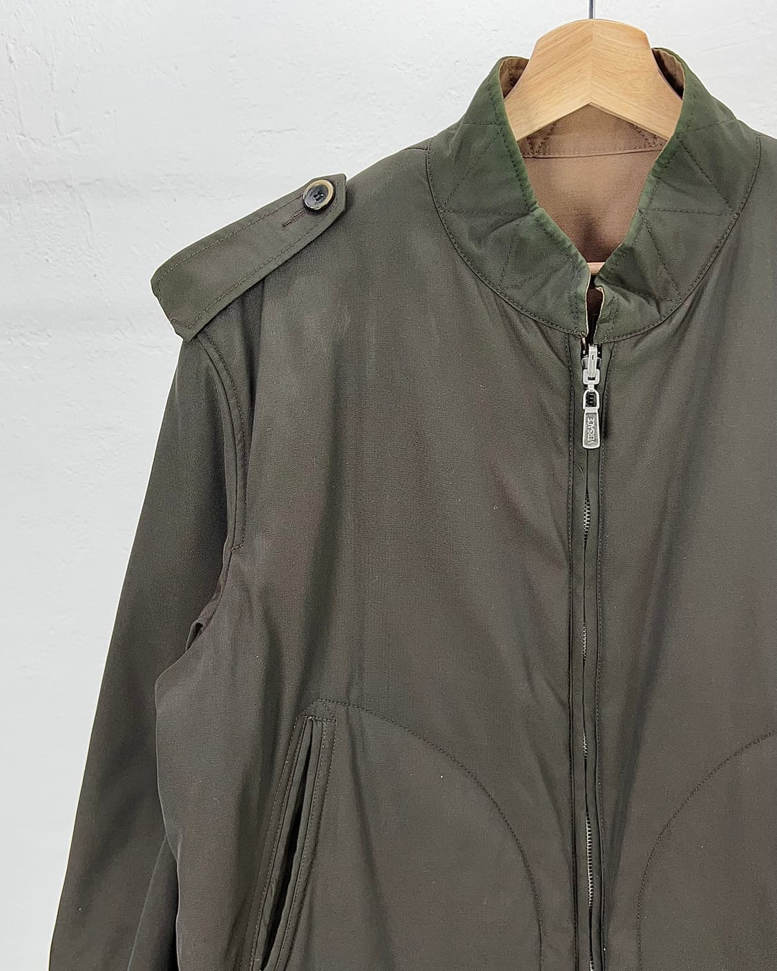 베르사체 컬렉션 리버시블 밀리터리 봄버 로고 자켓 상품이미지3