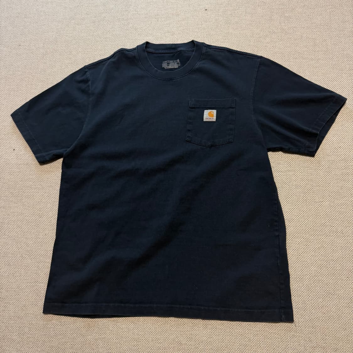 칼하트 루즈 핏 포켓 반팔티 상품이미지1