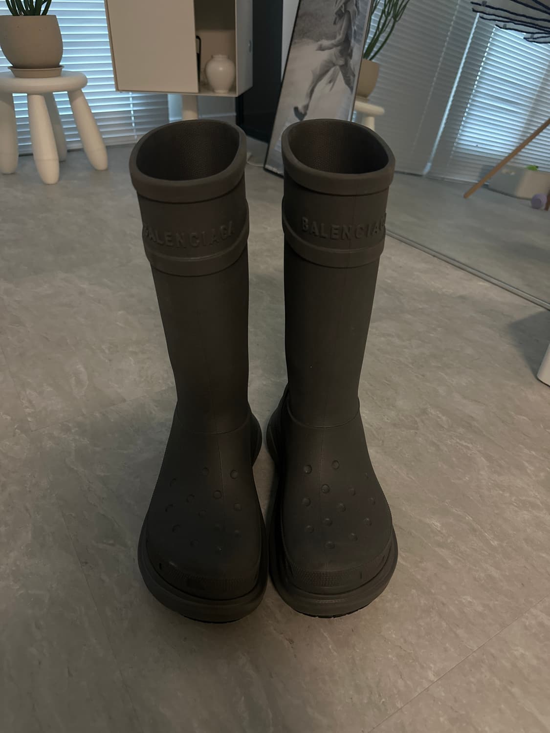 발렌시아가 x 크록스 부츠 상품이미지1