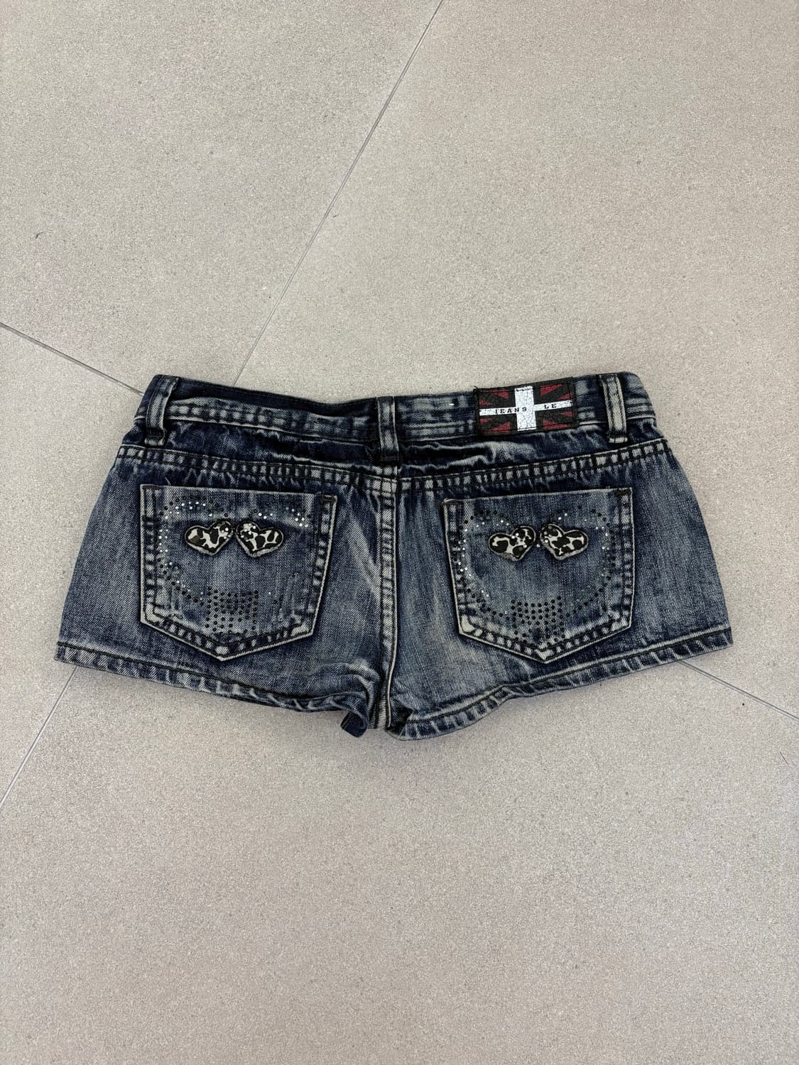 데미지 백 포인트 데님 숏츠 상품이미지1