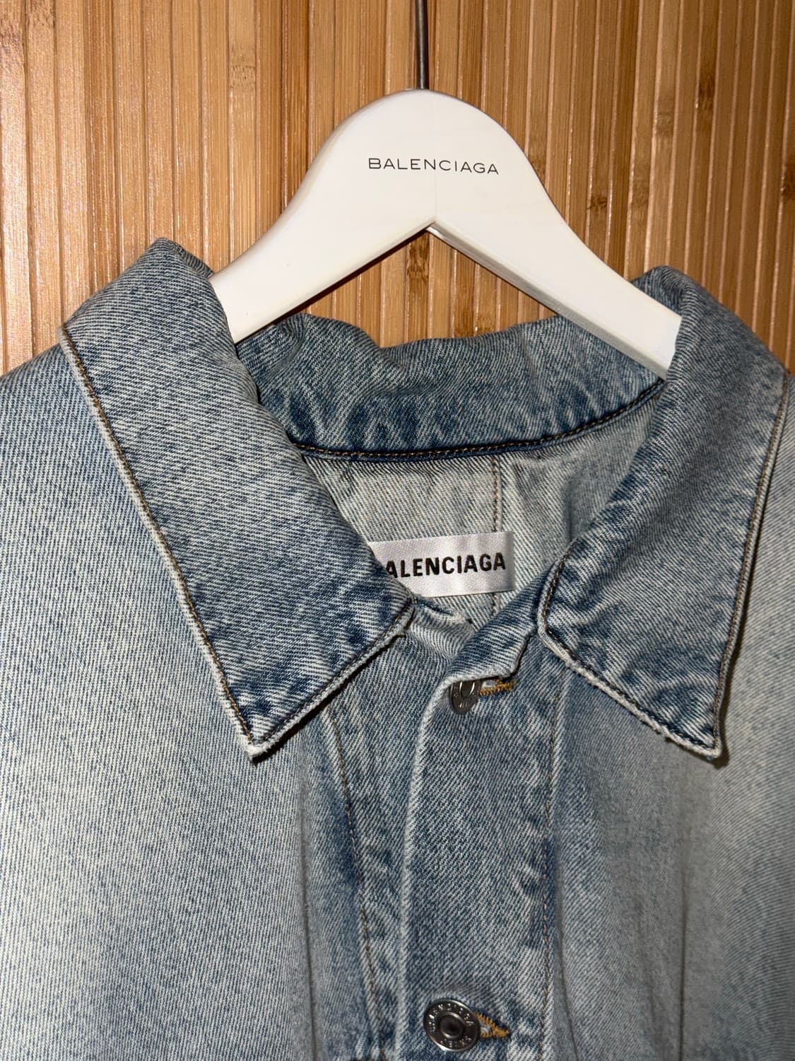 발렌시아가 디컨스트럭티드 오버사이즈 로우 데님 자켓 상품이미지10