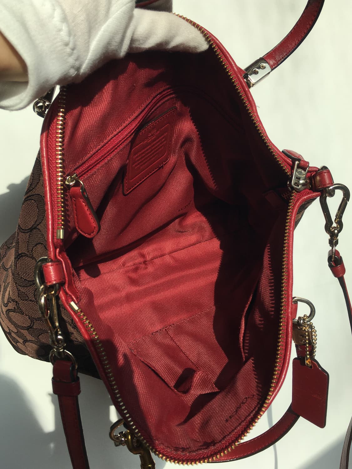 코치 켈시 아웃라인 시그니처 사첼백 레드 상품이미지9