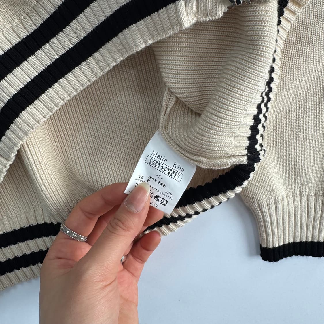 Matin Kim 마땡킴 블랙 아이보리 배색 니트 집업 상품이미지7