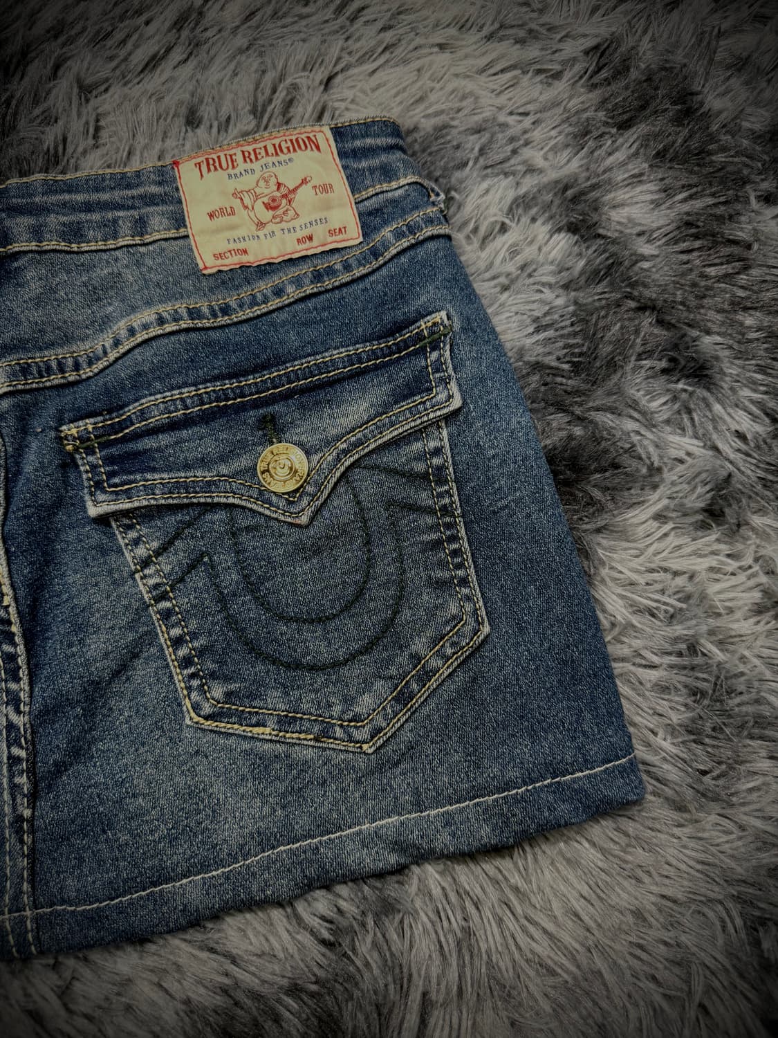 True Religion 금장 단추 워싱 데님 스커트 상품이미지7