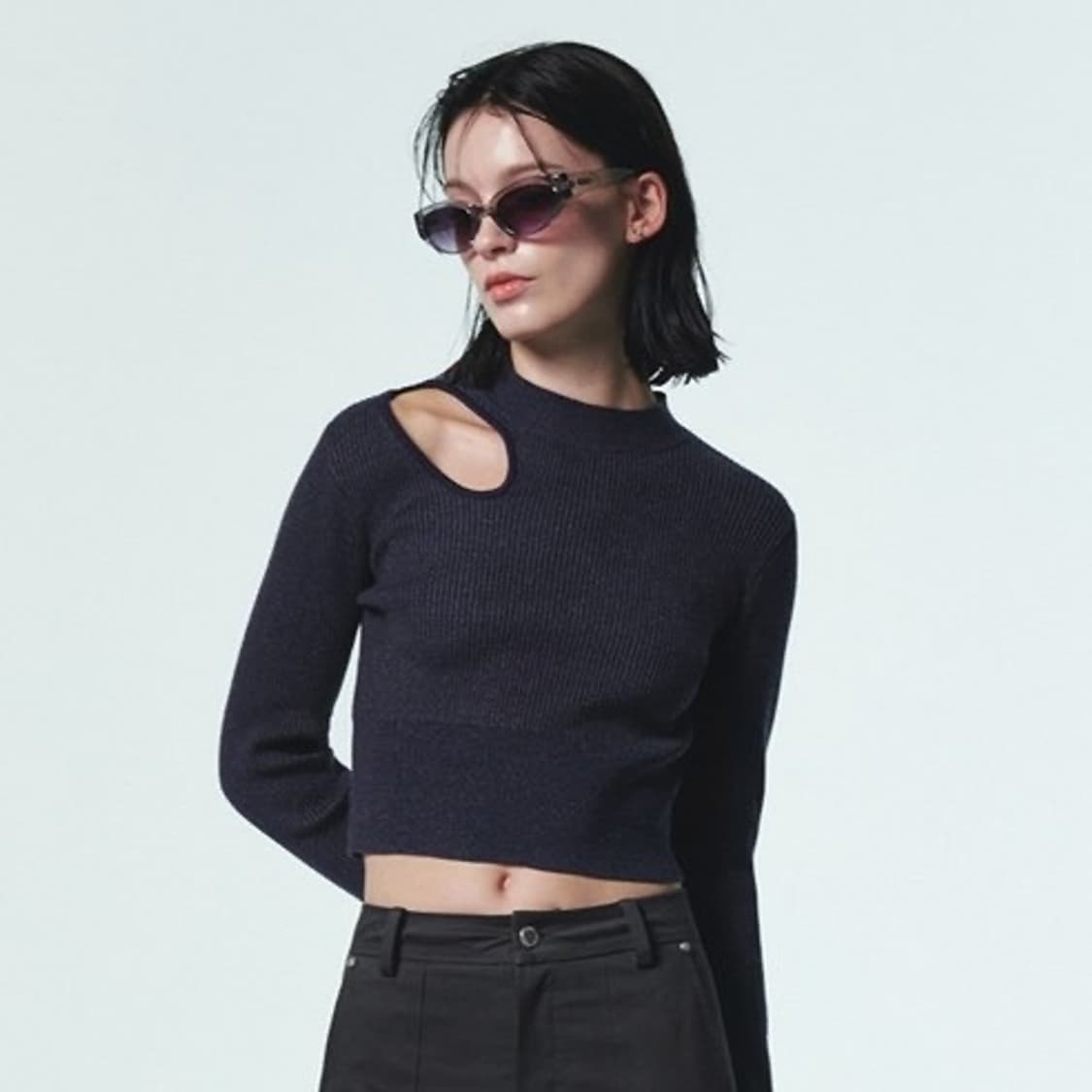 커렌트 컷아웃 크롭 니트 탑 상품이미지5