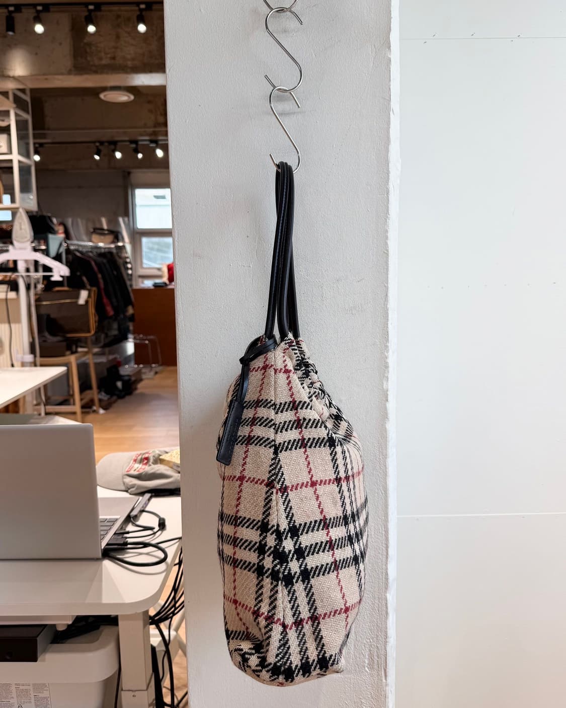 버버리 노바체크 울 숄더백  상품이미지4