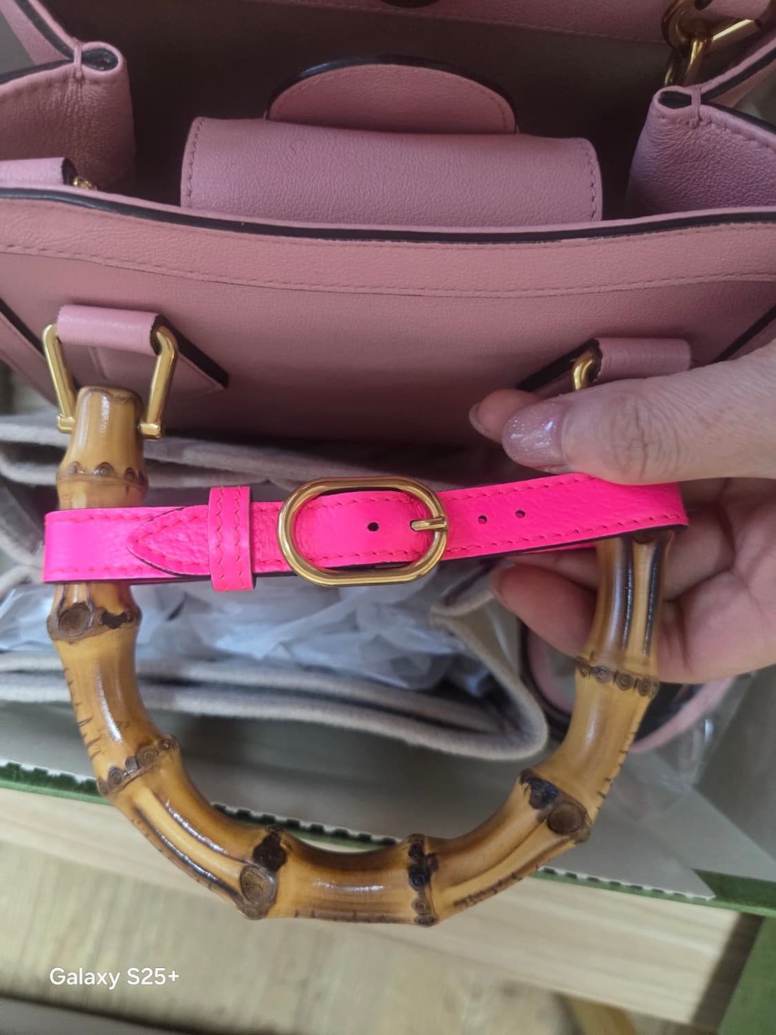 구찌 다이애나 미듐 탑핸들 뱀부 새상품 핑크 상품이미지3