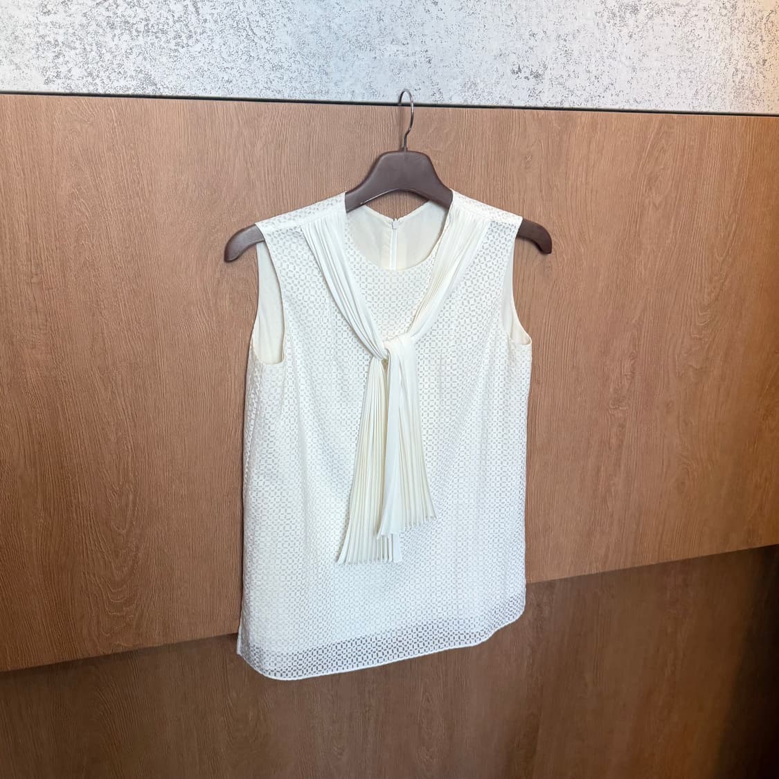 빈티지 슬리브리스 블라우스 격자 패턴 플리츠 타이 디테일 루즈핏 아이보리 상품이미지1