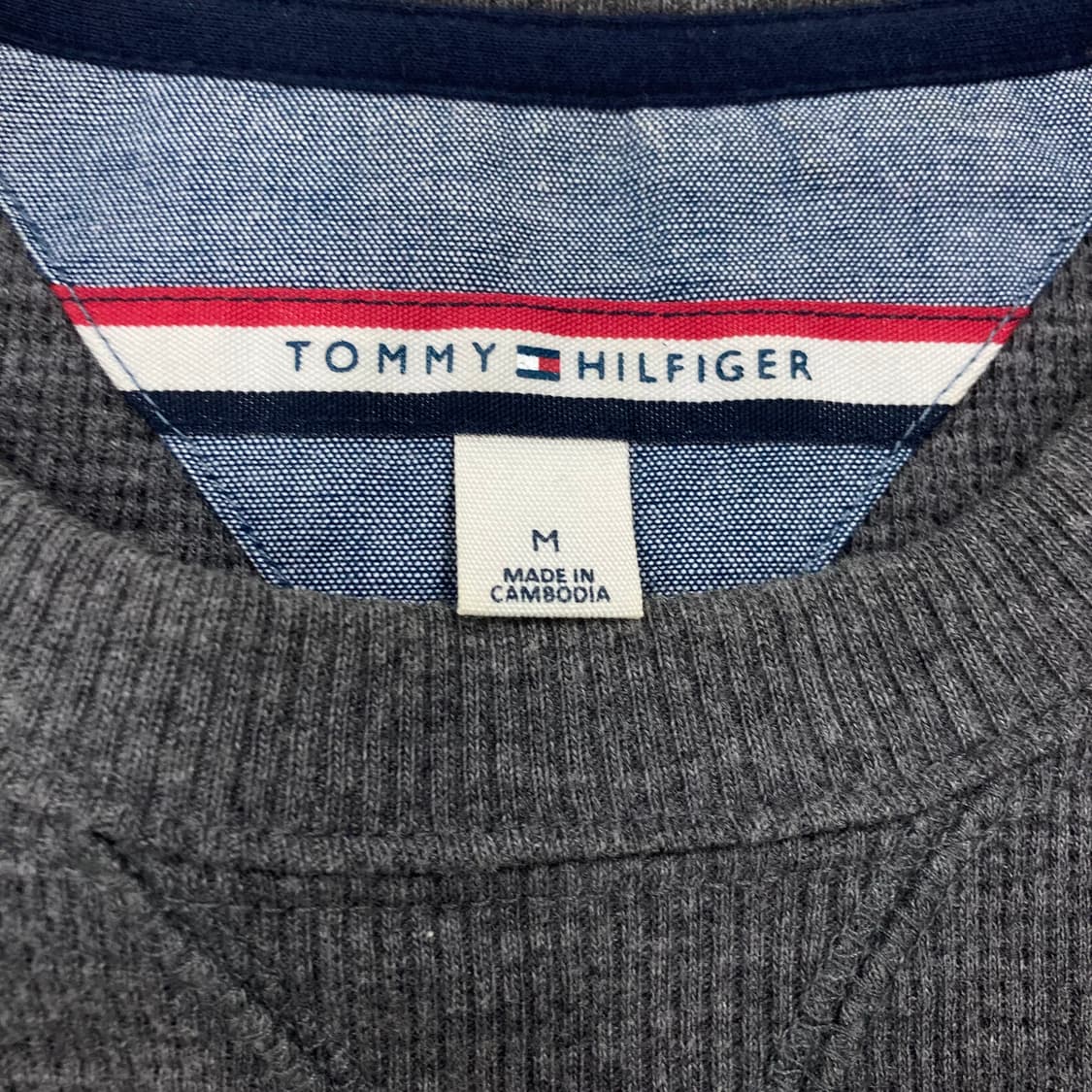 타미힐피거 스몰 로고 차콜 그레이 롱 슬리브 상품이미지3