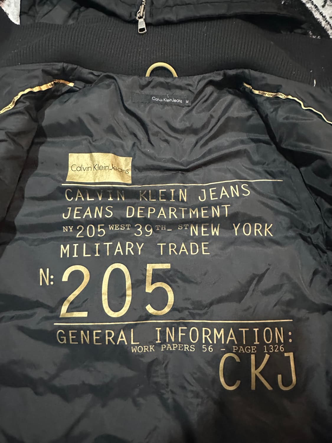 캘빈 클라인 음각 로고 블랙 후드 덕다운 패딩 상품이미지5