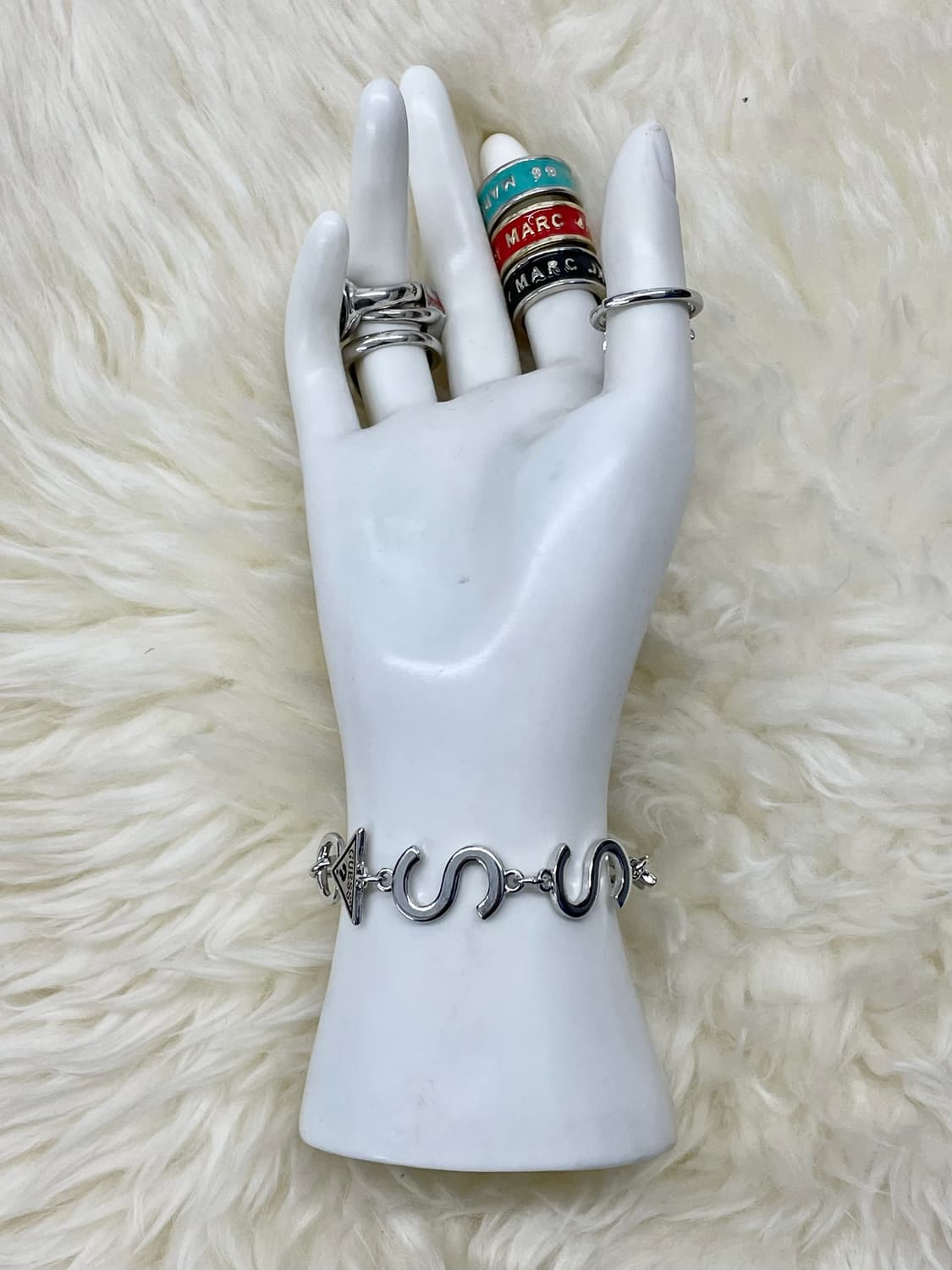 게스 로고 레터링 팔찌 상품이미지3