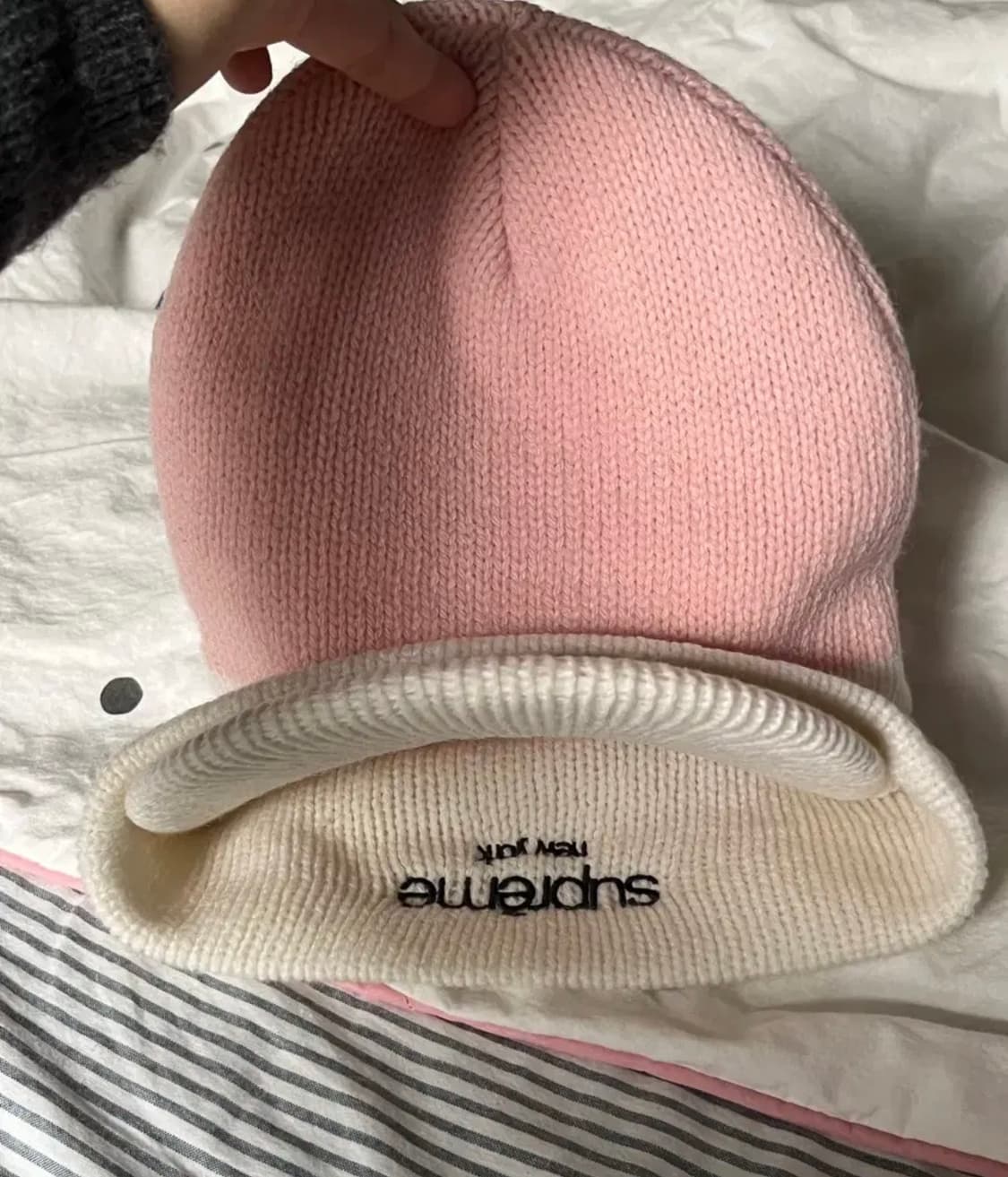 슈프림 25 FW니트 비니 모자 핑크/화이트 상품이미지2