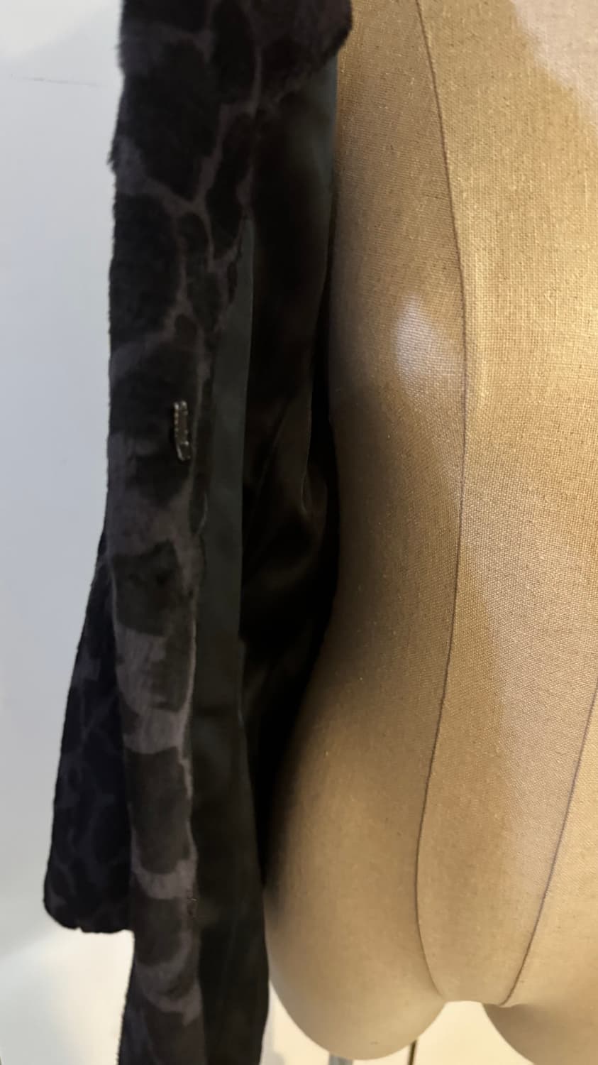 레오파드 무늬의 밍크 자켓입니다 상품이미지10